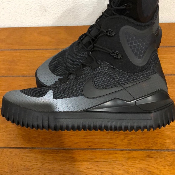 Men’s Nike Boots - Picture 6 of 6